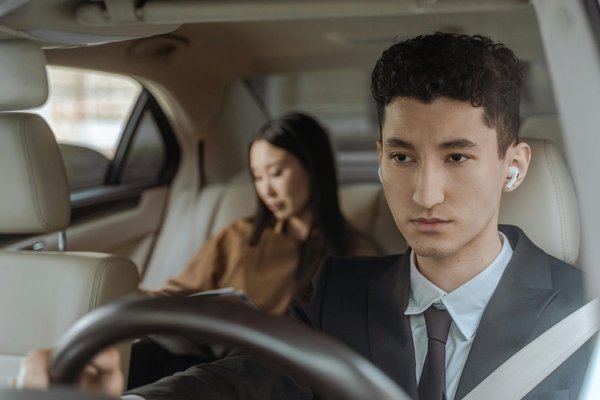 Chauffeur vtc multilingue : service premium à paris